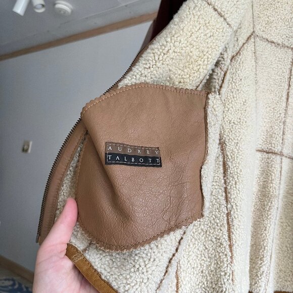 Audrey Robert Talbott Suede Shearling Leather Vest - Picture 5 of 7